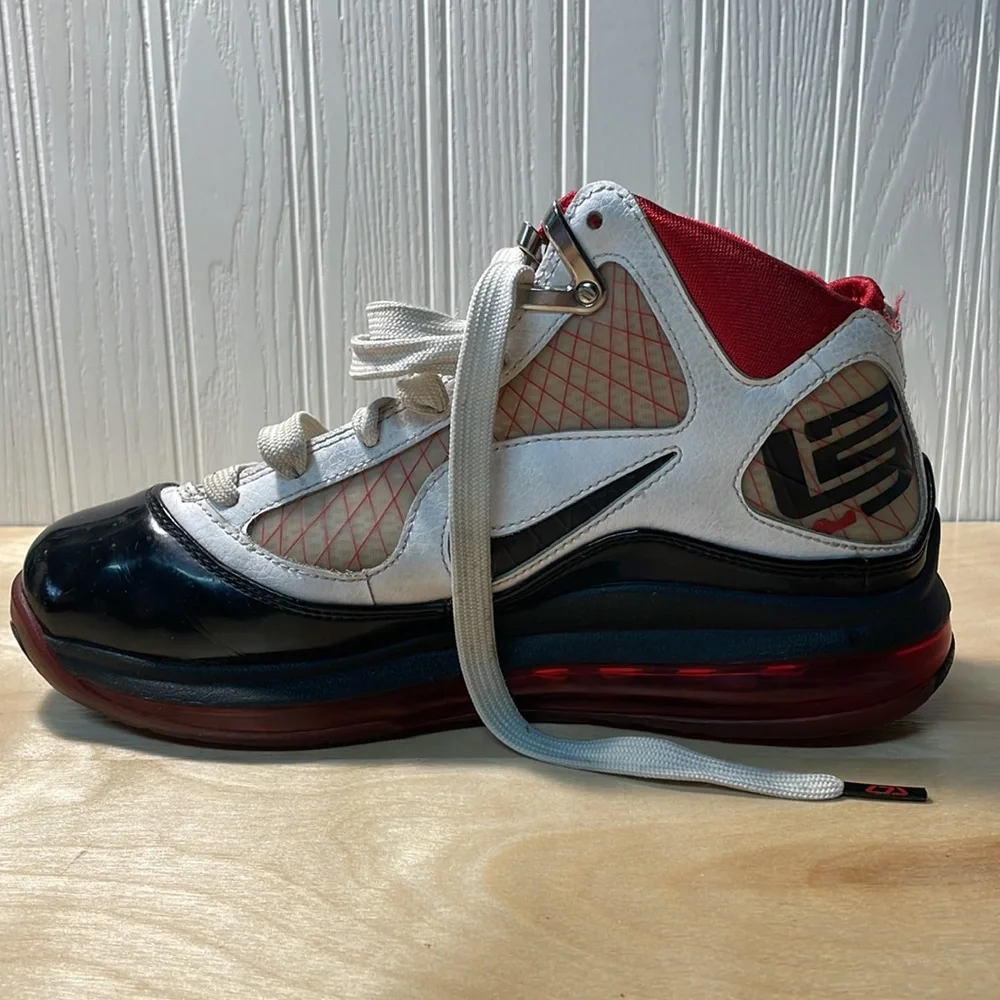 2009 Nike Air Max LeBron James VII Sneakers - White/Black/Varsity Red